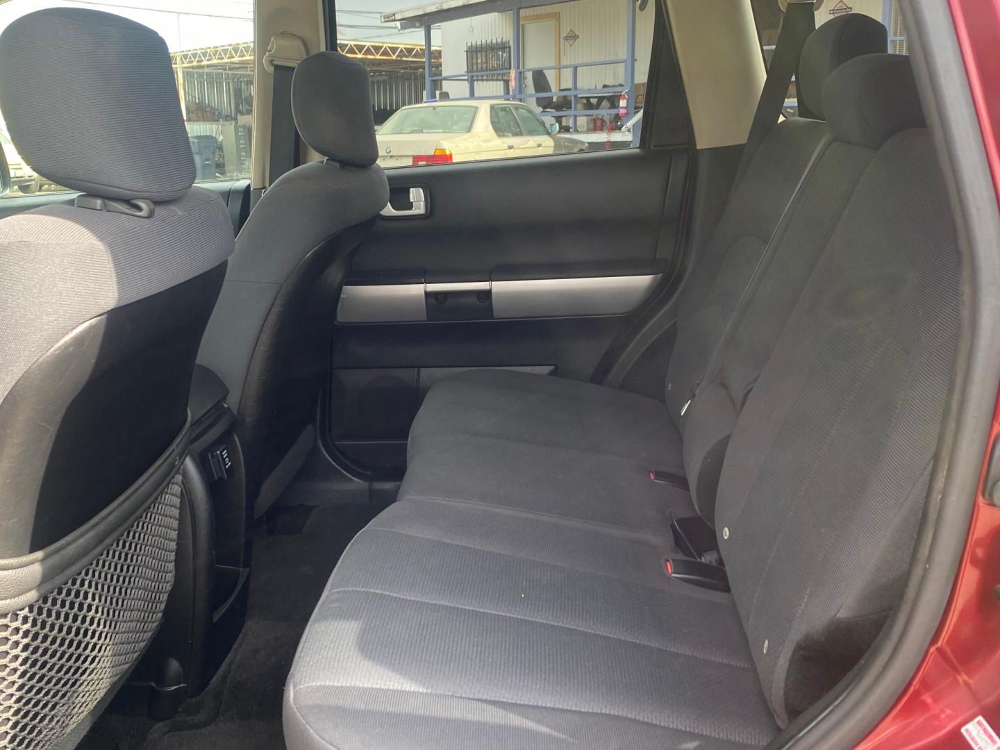 2006 /GREY Mitsubishi Endeavor (4A4MM21S26E) with an V6 3.8 LITER engine, AUTOMATIC transmission, located at 44356 Date Ave., Lancaster, CA, 93534, (661) 945-6555, 34.688919, -118.139374 - Photo#4